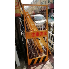 施工電梯門