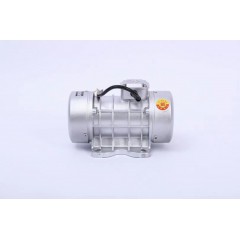振動器370